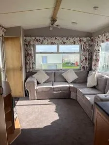 Two bedroom Caravan with Sea Views, Warden Springs Eastchurch - 希尔内斯