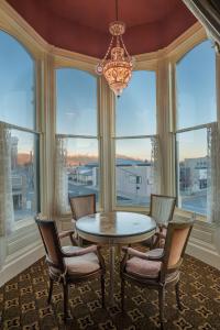 King Suite with Spa Bath room in Geiser Grand Hotel