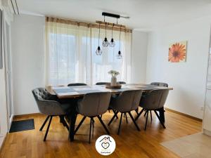 Family M Apartments 21-22