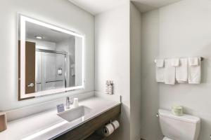 Queen Room with Two Queen Beds - Disability Access Hearing Accessible - Roll-In Shower room in Holiday Inn Express Hotel & Suites Salina an IHG Hotel