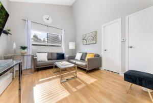 Three-Bedroom House room in Auburn River Home