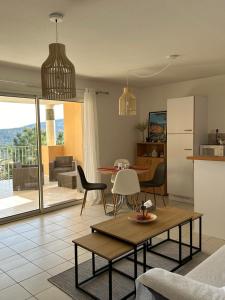 Appartements Appartement vue Mer & Montagne : photos des chambres
