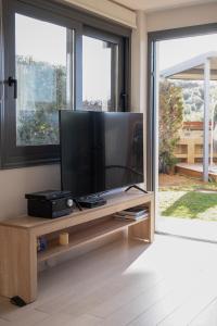 Glaros Casa Verde - Cozy flat with Garden near Beach