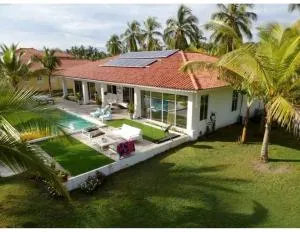 Casa Carey Lajas Pty Exclusive Beachfront Villa - Cabrera