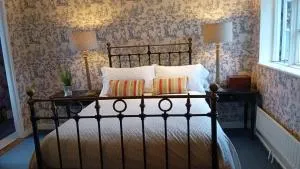 Gardeners Cottage - Coolayna Haggard