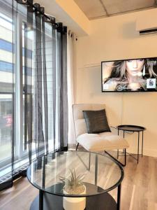 Condo moderne, centre-ville piscine, terrasse, gym