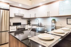 Condo moderne, centre-ville piscine, terrasse, gym