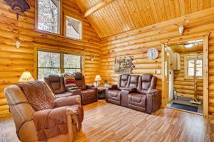 Merrillan Cabin with Fire Pit Less Than 1 Mi to Lake Arbutus