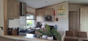 Glan Hirfaenthe mountains meet the sea