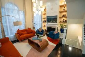 Luxury Townhome Minutes From DC - أناندال