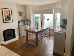 Poets Place - lovely 4 bedroom townhouse with garden