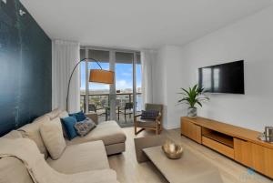 Upper Beachwalk Condo Amazing Balcony View