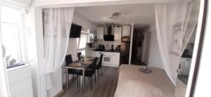 Inlesa 5A Holiday apt with pool