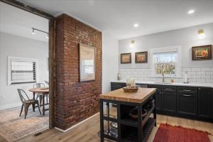 Classic Pittsburgh 4 Square - Easy Access to Town and Airport