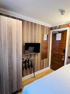 Single Room room in Cheshire Hotel Oxford Circus