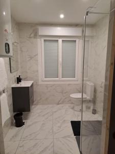 Appartements 24h course/Moto/ Oasis / Antares : photos des chambres