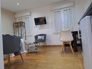 Appartements 24h course/Moto/ Oasis / Antares : photos des chambres