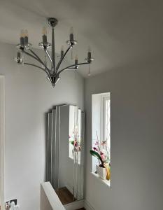 Double Room- 1 Person -in Great Barr Near M5 - M6 - Parking - TV Bed-Garden