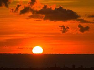 6 Suites, banheira, Piscina, no coração da Região dos Lagos