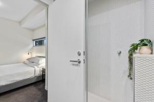 Fitzroy North 1-Bed with Balcony by Edinburgh Park