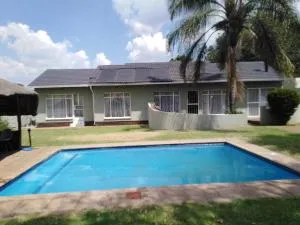 Immaculate 3-Bed House in Alberton Johannesburg - Альбертон