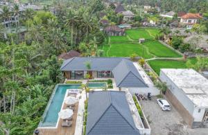 Villa The Kayu by GORO