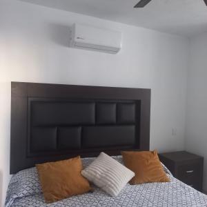 Hermosa Casa en Orilla del lago -Zona de villedos-