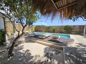 Villa Aurora: 4 BR, Front Beach