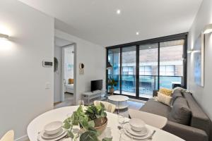 A Chic & Comfy 2BR Apt Near Federation Square