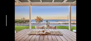 OceanMist Holiday Home - beachfront property! - Sharon