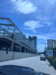 Comfy unit with fast wifi along Lacson St.