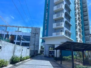 Comfy unit with fast wifi along Lacson St.
