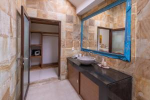 Enclose living 5Br Villa Center of Seminyak Near Beach