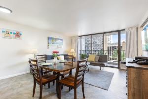 Light & Airy 8th Floor Ocean View Condo with Lanai condo
