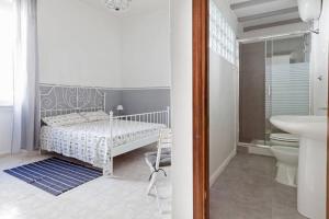 Triple Room with Private Bathroom room in Domus Merulana B&B