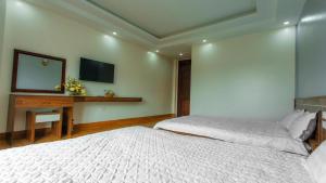 Phòng Giường Đôi Lớn Loại Sang (Deluxe Queen Room)