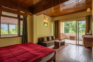 La Ipsing Farm by StayVista - 3 BHK Villa with Balcony, Mountain View, Indoor Games, and Pet Friendly
