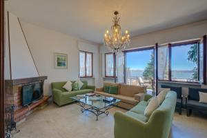 Blooming Villa Cos Lake View - Happy Rentals