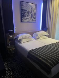 Deluxe Single Room room in Hôtel Elysées Paris