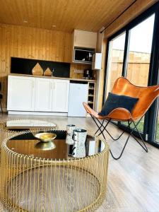 Le Nid douillet proche de la mer. La clef des paons