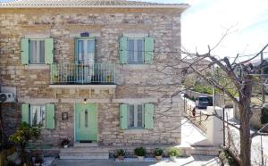 Captain Theos modern apartment Martina