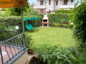 Versilia - Casa vacanze con Giardino - Tonfano
