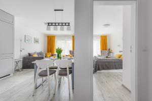 Elegant Apartment Na Wydmach with Balcony and Parking by Renters