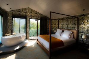 Hotels Les Tresoms Lake and Spa Resort : photos des chambres