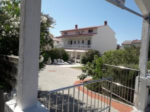 Ferien Haus mit Bestway-Pool,Parking,Garten ,Grill,3 Terrassen