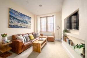 Stylish & Central 2BR Stockbridge Gem
