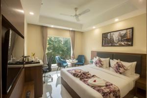 Hotel Luxe Opera NH8 - 7km from IGI Airport Delhi