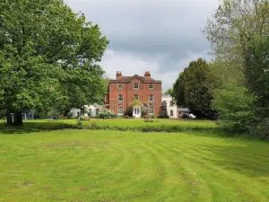 Country House (East Wing) with Indoor Heated Pool - 谢珀顿