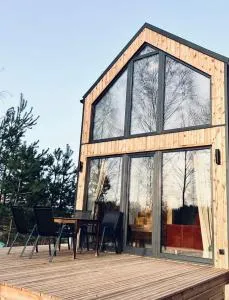 Chatka między brzozami nieopodal Wkry - Joniec