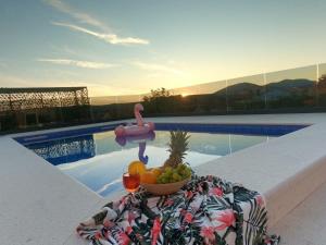 wundeschönes Ferienhaus mit eigenem Pool und Meerblick